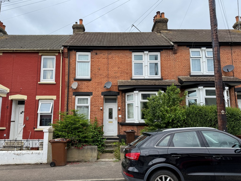 Lot: 146 - FREEHOLD PROPERTY ARRANGED AS TWO FLATS - Freehold property arranged as two flats